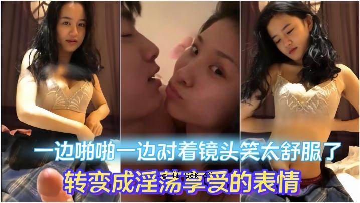 浓浓的爱意从一个方向流向另一个方向，戴着镜子，脸上挂着微笑。